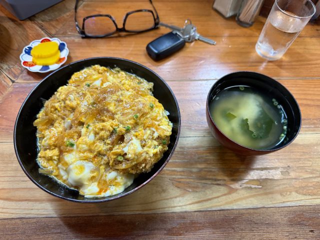 現在の画像に代替テキストがありません。ファイル名: かつ丼-scaled.jpg